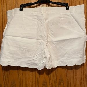 Size large Lauren James shorts with scalloped edge.